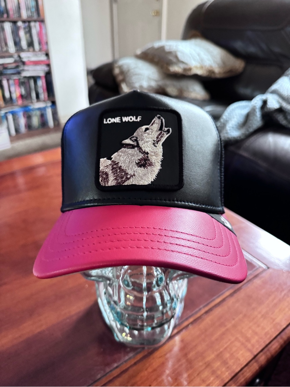 Goorin Brothers LEATHER/POLY LONE WOLF Trucker Hat Black & Red. New with Tags